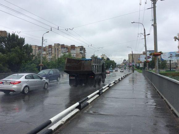 Дощові вихідні у Хмельницькому. Фото з вулиць міста, фото №12 на сайті vsim.ua