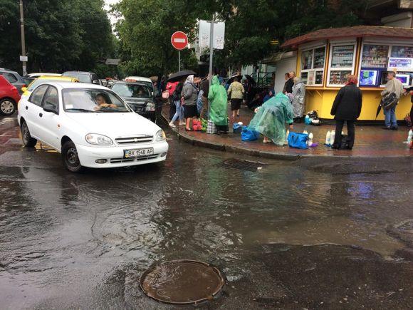 Дощові вихідні у Хмельницькому. Фото з вулиць міста, фото №10 на сайті vsim.ua