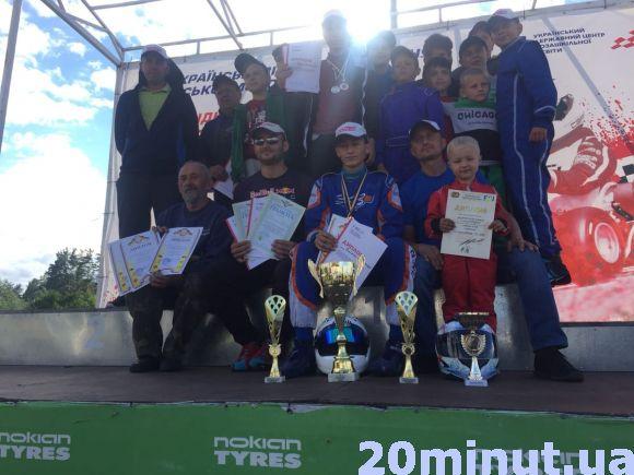Новини Тернополя - фото з 4-річний картингіст з Чорткова ганяв на змаганнях у Києві 4-річний картингіст з Чорткова ганяв на змаганнях у Києві, фото №1 на сайті 20minut.ua