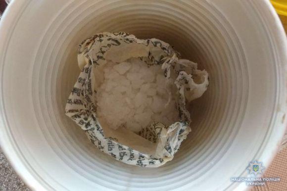 Новини Вінниці - фото з Львів’янин ховав по місту «закладки» наркотиків у паперових стаканчиках Львів’янин ховав по місту «закладки» наркотиків у паперових стаканчиках, фото №1 на сайті 20minut.ua