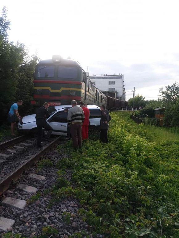 Новини Вінниці - фото з У Вінниці Volkswagen Passat потрапив під потяг У Вінниці Volkswagen Passat потрапив під потяг, фото №3 на сайті 20minut.ua