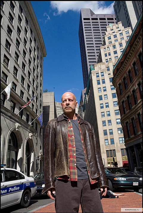 Фильм "Клоны": "Как спасти человечество, если единственный реальный человек - ты?", фото №4 на сайті 20minut.ua