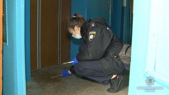 Запросив незнайомця у гості, а той його вбив і спустив тіло ліфтом, фото №1 на сайті 20minut.ua