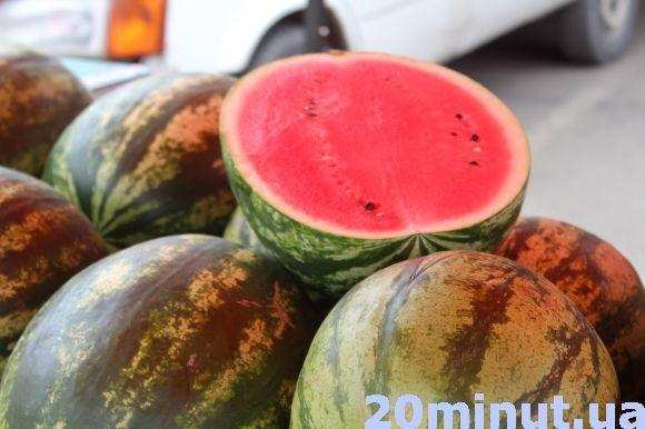 Що безпечніше купувати кавуни чи дині? Перевірка літніх ласощів з Тернопільського ринку на нітрати, фото №2 на сайті 20minut.ua