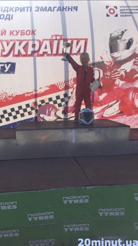 Новини Тернополя - фото з 4-річний картингіст з Чорткова ганяв на змаганнях у Києві 4-річний картингіст з Чорткова ганяв на змаганнях у Києві, фото №3 на сайті 20minut.ua