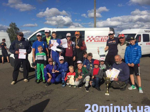 Новини Тернополя - фото з 4-річний картингіст з Чорткова ганяв на змаганнях у Києві 4-річний картингіст з Чорткова ганяв на змаганнях у Києві, фото №2 на сайті 20minut.ua