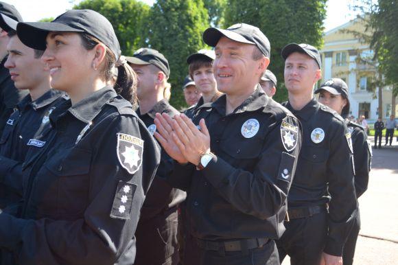 Річницю створення Нацполіції у Хмельницькому відсвяткували з новими автівками, фото №11 на сайті vsim.ua