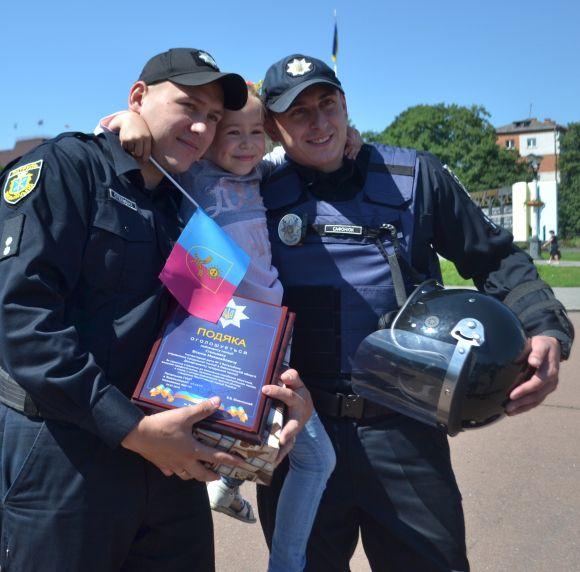 Річницю створення Нацполіції у Хмельницькому відсвяткували з новими автівками, фото №26 на сайті vsim.ua