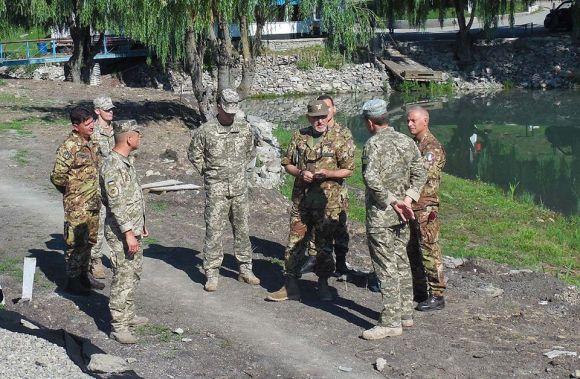 Центр розмінування у Кам’янці відвідала військова делегація з Італії (ФОТО), фото №3 на сайті 20minut.ua