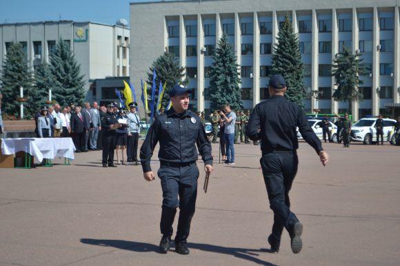 Річницю створення Нацполіції у Хмельницькому відсвяткували з новими автівками, фото №21 на сайті vsim.ua
