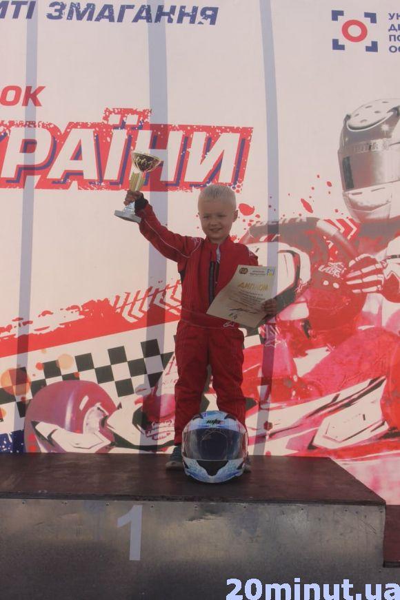 Новини Тернополя - фото з Після садочка 4-річний Едуард йде до тата в гараж - ремонтувати свій карт і мотоцикл Після садочка 4-річний Едуард йде до тата в гараж - ремонтувати свій карт і мотоцикл, фото №3 на сайті 20minut.ua