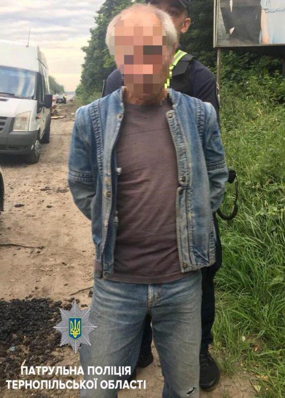 П'яний водій зіткнувся із причепом і намагався 