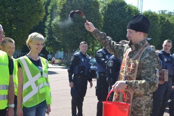 Річницю створення Нацполіції у Хмельницькому відсвяткували з новими автівками, фото №23 на сайті vsim.ua