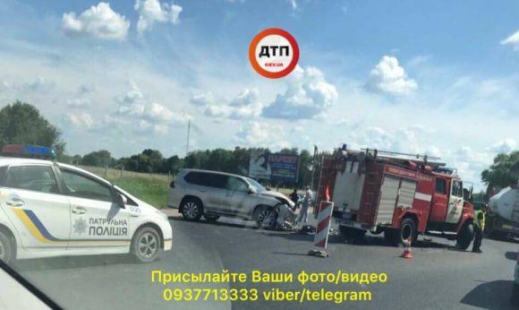 Новини Вінниці - фото з ДТП у Калинівці: Lexus зіткнувся з машиною ДСНС ДТП у Калинівці: Lexus зіткнувся з машиною ДСНС, фото №2 на сайті 20minut.ua