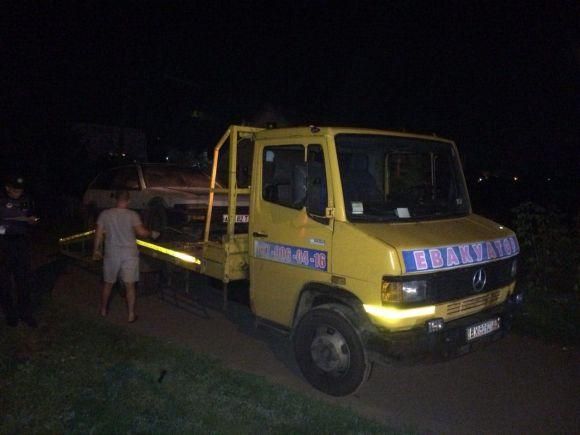 Нічні пригоди у Хмельницькому: «заліплений» водій, спроба самосуду і наркотики, фото №4 на сайті vsim.ua