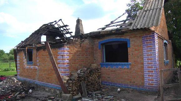 Новини Вінниці - фото з Пожежа у селі Дашів: багатодітній родині, що залишилася без житла, необхідна допомога Пожежа у селі Дашів: багатодітній родині, що залишилася без житла, необхідна допомога, фото №1 на сайті 20minut.ua