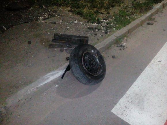 Вночі на Вінницькому шосе перекинувся легковик. За кермом була жінка, фото №2 на сайті vsim.ua