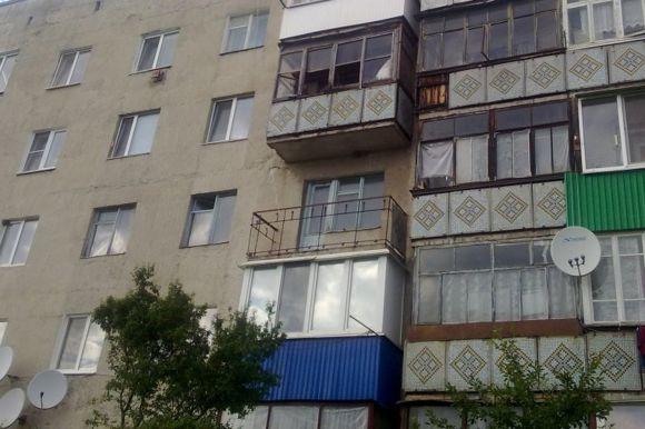 Новини Хмельницького - фото з В Полонному горів балкон багатоповерхівки В Полонному горів балкон багатоповерхівки, фото №1 на сайті vsim.ua