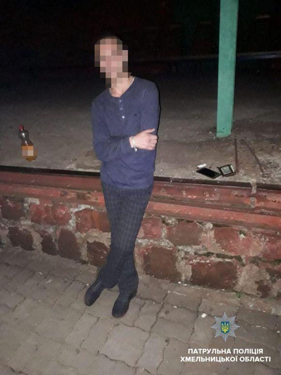 Новини Хмельницького - фото з Біля залізничного вокзалу з наркотиками попався 25-річний хмельничанин Біля залізничного вокзалу з наркотиками попався 25-річний хмельничанин, фото №1 на сайті vsim.ua