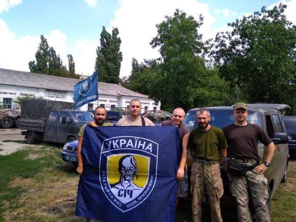 Дві автівки  подарували хмельничани військовим на Схід, фото №1 на сайті vsim.ua