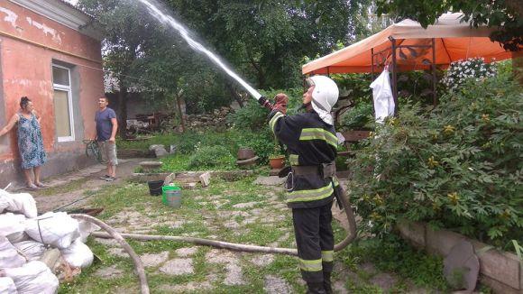 Новини Кам'янця-Подільського - фото з У Кам’янці загорівся житловий будинок (ФОТО) У Кам’янці загорівся житловий будинок (ФОТО), фото №2 на сайті 20minut.ua
