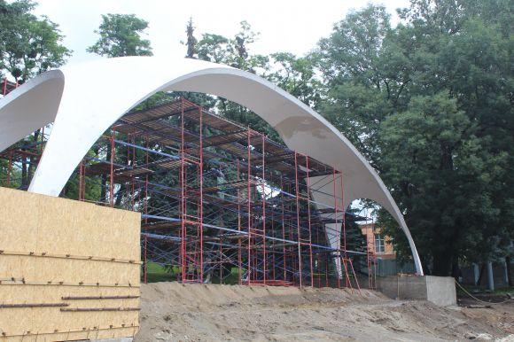 Новини Вінниці - фото з Під Аркою звели риштування. Вхід у Центральний парк закритий на ремонт Під Аркою звели риштування. Вхід у Центральний парк закритий на ремонт, фото №1 на сайті 20minut.ua