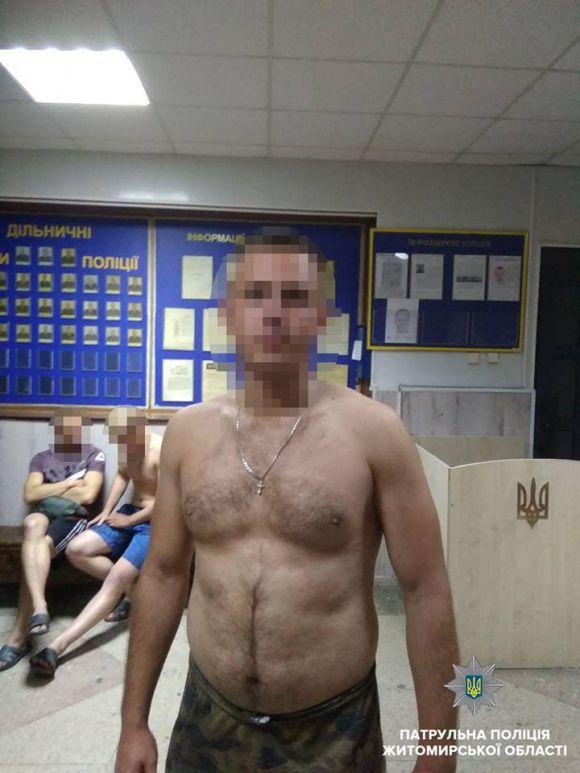 Новини Житомира - фото з У Житомирі затримали чоловіків, що пограбували магазин на проспекті Миру. ФОТО У Житомирі затримали чоловіків, що пограбували магазин на проспекті Миру. ФОТО, фото №1 на сайті 20minut.ua
