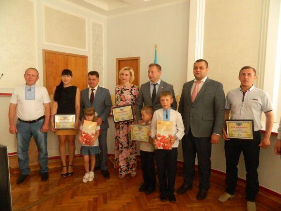Чотири молоді сім’ї  отримали сертифікати на квартири у Тернополі, фото №1 на сайті 20minut.ua