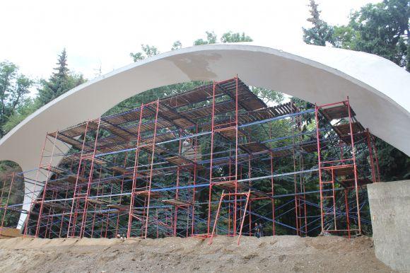 Новини Вінниці - фото з Під Аркою звели риштування. Вхід у Центральний парк закритий на ремонт Під Аркою звели риштування. Вхід у Центральний парк закритий на ремонт, фото №3 на сайті 20minut.ua