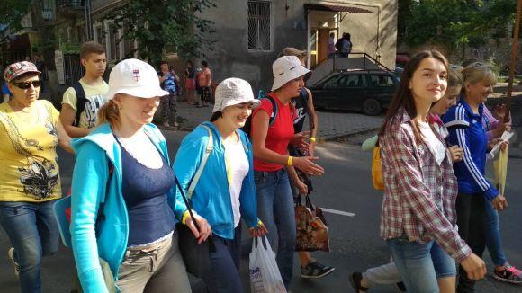 Новини Тернополя - фото з Більше тисячі прочан вирушили пішки з Тернополя до Зарваниці Більше тисячі прочан вирушили пішки з Тернополя до Зарваниці, фото №1 на сайті 20minut.ua