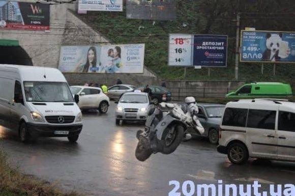 Новини Тернополя - фото з Ідея з пам'ятником Майстру Йоді у Тернополі викликала хвилю фотожаб у мережі Ідея з пам'ятником Майстру Йоді у Тернополі викликала хвилю фотожаб у мережі, фото №10 на сайті 20minut.ua
