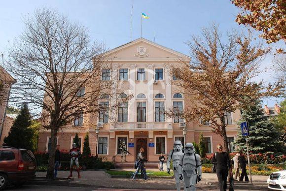 Новини Тернополя - фото з Ідея з пам'ятником Майстру Йоді у Тернополі викликала хвилю фотожаб у мережі Ідея з пам'ятником Майстру Йоді у Тернополі викликала хвилю фотожаб у мережі, фото №5 на сайті 20minut.ua