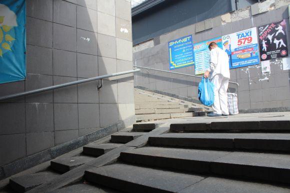 Новини Вінниці - фото з Перехід на Урожаї став «смердючою ямою». Що заважає ремонту? Перехід на Урожаї став «смердючою ямою». Що заважає ремонту?, фото №3 на сайті 20minut.ua