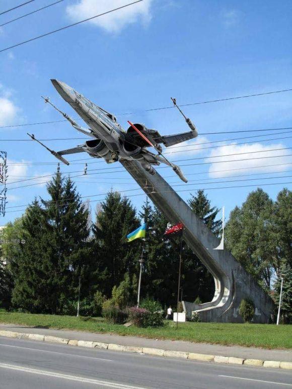 Новини Тернополя - фото з Ідея з пам'ятником Майстру Йоді у Тернополі викликала хвилю фотожаб у мережі Ідея з пам'ятником Майстру Йоді у Тернополі викликала хвилю фотожаб у мережі, фото №1 на сайті 20minut.ua