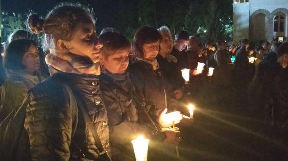 Десятки тисяч людей з свічками в руках молились у Зарваниці, фото №1 на сайті 20minut.ua