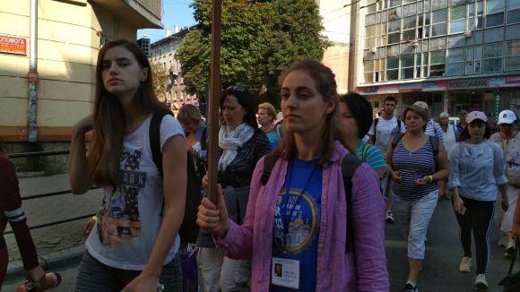 Новини Тернополя - фото з Більше тисячі прочан вирушили пішки з Тернополя до Зарваниці Більше тисячі прочан вирушили пішки з Тернополя до Зарваниці, фото №2 на сайті 20minut.ua