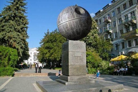 Новини Тернополя - фото з Ідея з пам'ятником Майстру Йоді у Тернополі викликала хвилю фотожаб у мережі Ідея з пам'ятником Майстру Йоді у Тернополі викликала хвилю фотожаб у мережі, фото №2 на сайті 20minut.ua