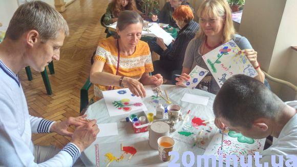 Новини Тернополя - фото з Щоб заспокоїти розум та відволіктися, програміст зайнявся медитативним малюванням Щоб заспокоїти розум та відволіктися, програміст зайнявся медитативним малюванням, фото №3 на сайті 20minut.ua