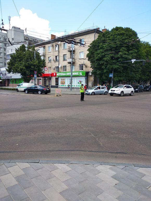 Фотофакт: на розі Київської - Театральної не працює світлофор, фото №1 на сайті 20minut.ua