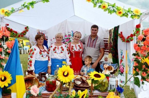 Новини Житомира - фото з На Житомирщині відзначили "Маківку літа" На Житомирщині відзначили "Маківку літа", фото №1 на сайті 20minut.ua