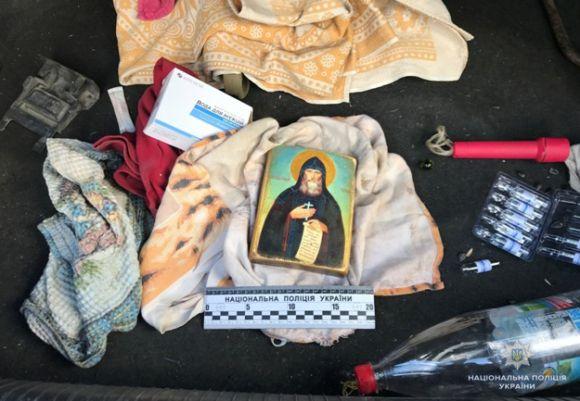 Новини Вінниці - фото з З іконою та шприцами на крадіжку: у Вінниці зловили гастролерів з Одеси З іконою та шприцами на крадіжку: у Вінниці зловили гастролерів з Одеси, фото №2 на сайті 20minut.ua