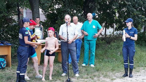Новини Житомира - фото з У житомирському гідропарку рятувальники провели акцію «На воді - без біди!» У житомирському гідропарку рятувальники провели акцію «На воді - без біди!», фото №1 на сайті 20minut.ua