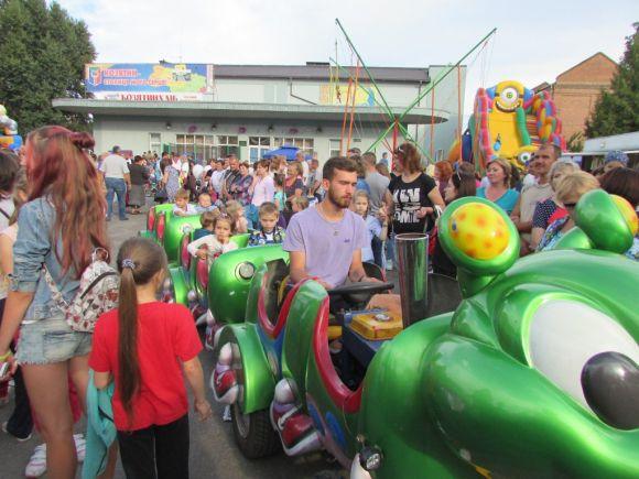 Центральна площа у неділю зібрала мешканців на забаву, фото №10 на сайті 20minut.ua