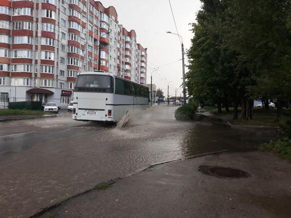 Новини Хмельницького - фото з Як Хмельницький під час зливи плавав. Огляд соцмереж Як Хмельницький під час зливи плавав. Огляд соцмереж, фото №4 на сайті vsim.ua