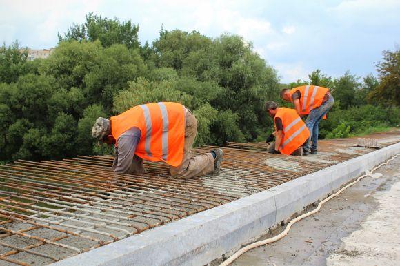 «Нас матюкають, але швидше не стане». Розмова з робітниками на Київському мосту, фото №2 на сайті 20minut.ua