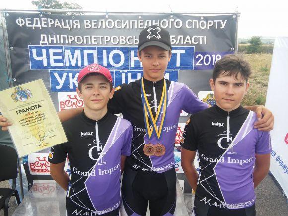 Новини Хмельницького - фото з Хмельницькі велосипедисти вибороли одразу чотири медалі на чемпіонаті України Хмельницькі велосипедисти вибороли одразу чотири медалі на чемпіонаті України, фото №3 на сайті vsim.ua