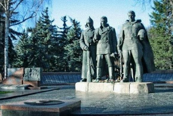 «Хто це пропонує, нехай йде на ферму». Вінничани про демонтаж Меморіалу Слави, фото №7 на сайті 20minut.ua