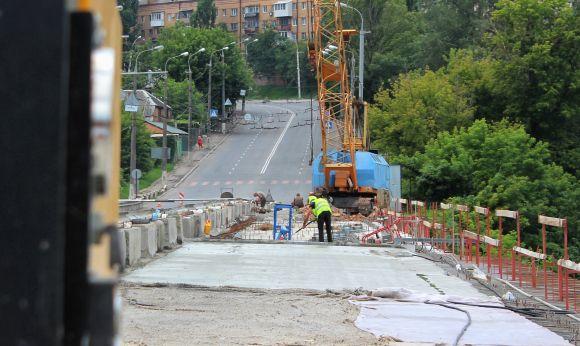 «Нас матюкають, але швидше не стане». Розмова з робітниками на Київському мосту, фото №5 на сайті 20minut.ua