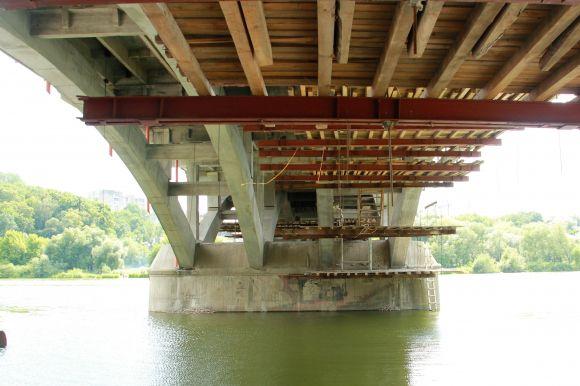 «Нас матюкають, але швидше не стане». Розмова з робітниками на Київському мосту, фото №6 на сайті 20minut.ua