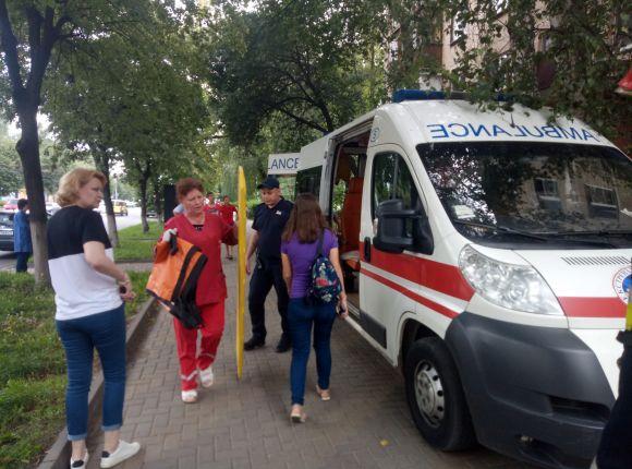 Новини Вінниці - фото з На Вишеньці з четвертого поверху на перукарню «Вікторія» випав вінничанин На Вишеньці з четвертого поверху на перукарню «Вікторія» випав вінничанин, фото №5 на сайті 20minut.ua